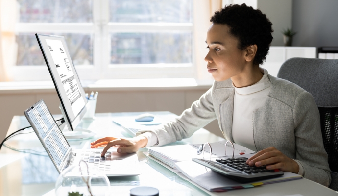 young-female-enterpreneur-working-in-office-bdo