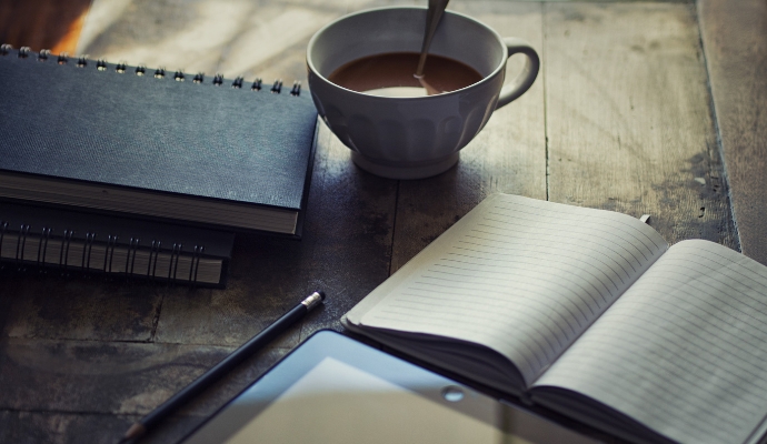 cup-with-coffee-notepad-on-wooden-table-bdo